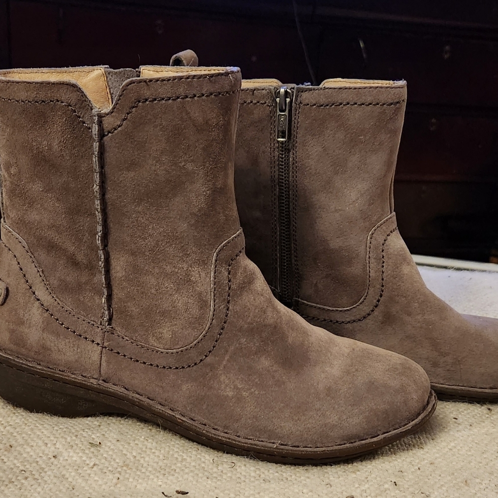 UGG ANKLE HIGH ZIP UP BOOTS SIZE 10, sm 10